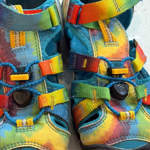 Keen kids multicolour with Closed-Toe Design size 1 - Picture 9 of 10